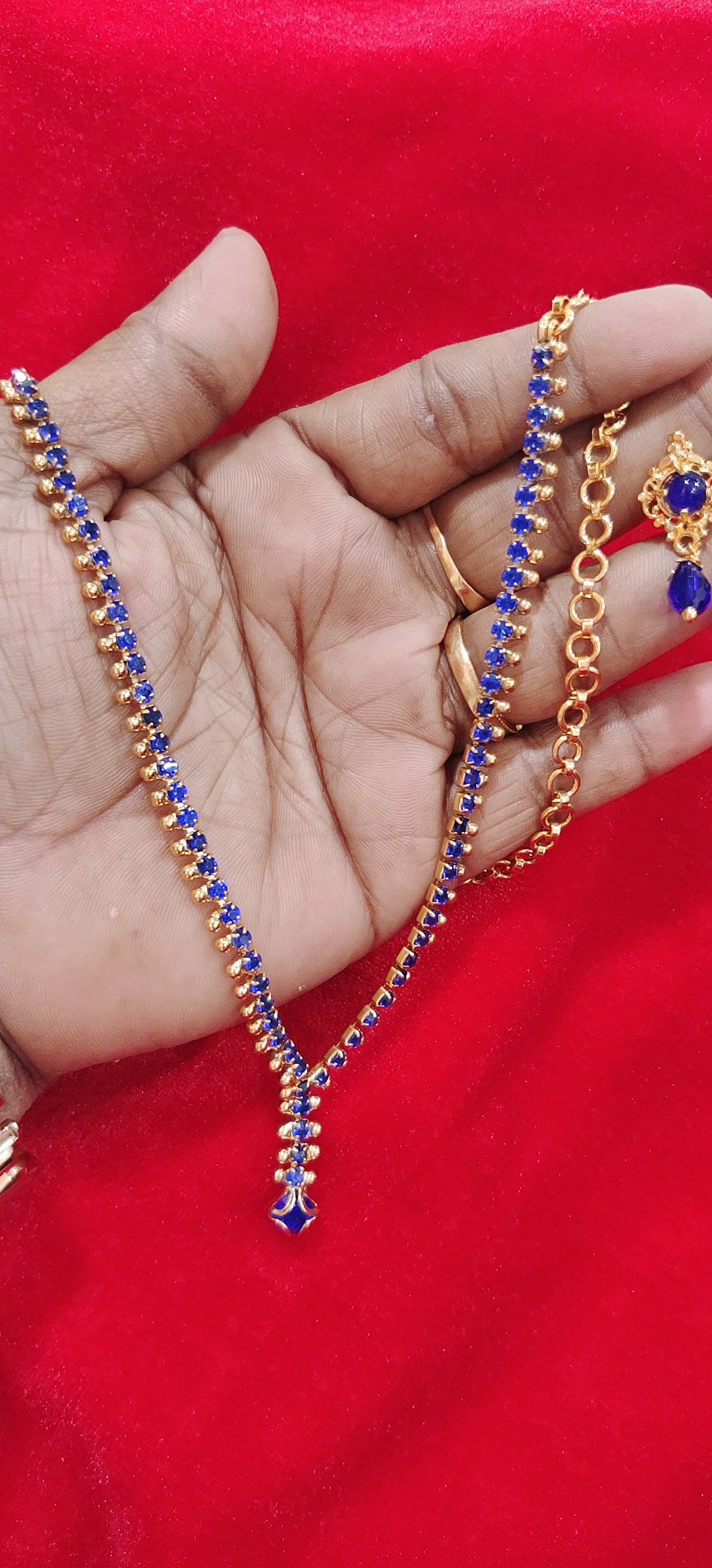 Blue neck set with earrings