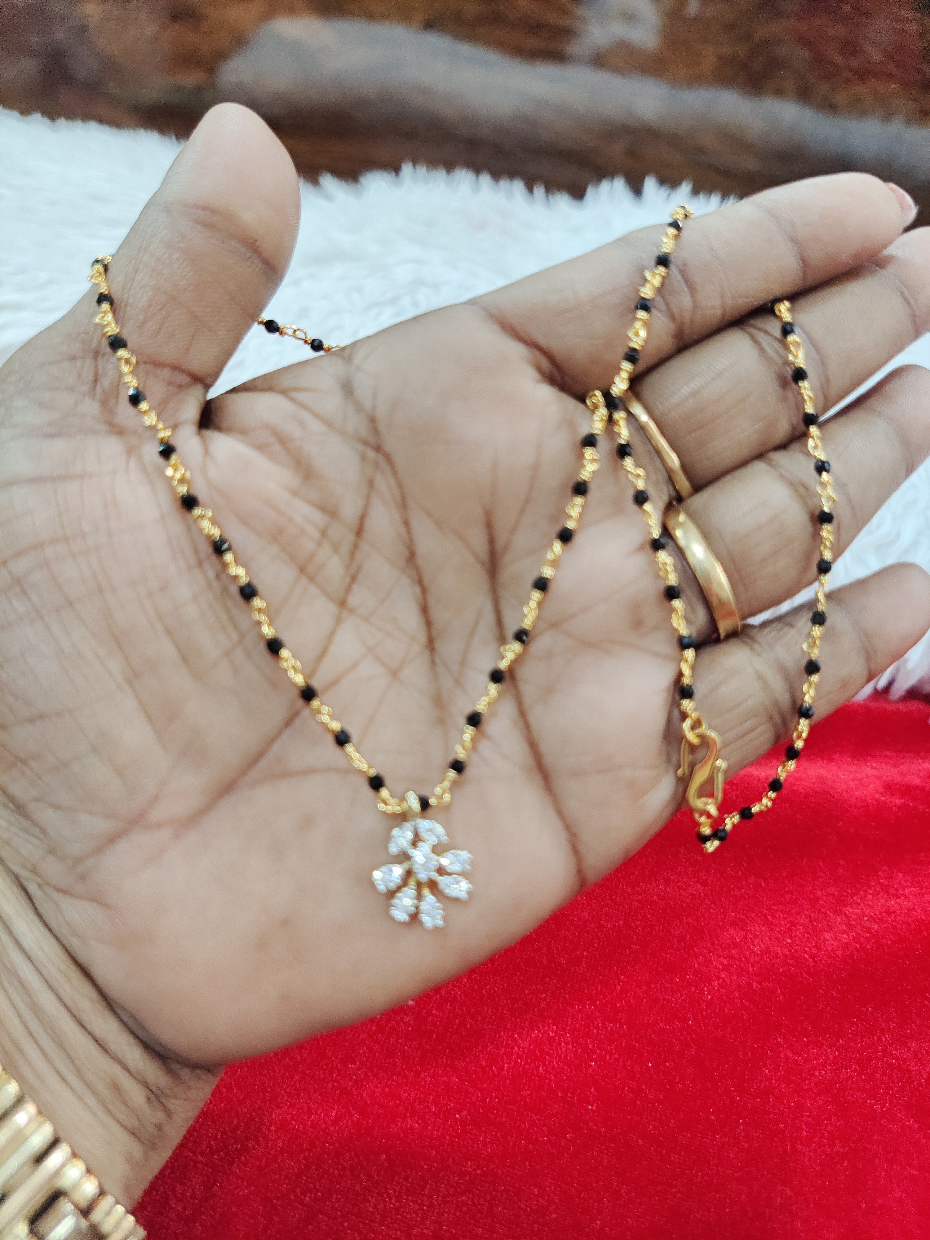 Short black diamonds chain